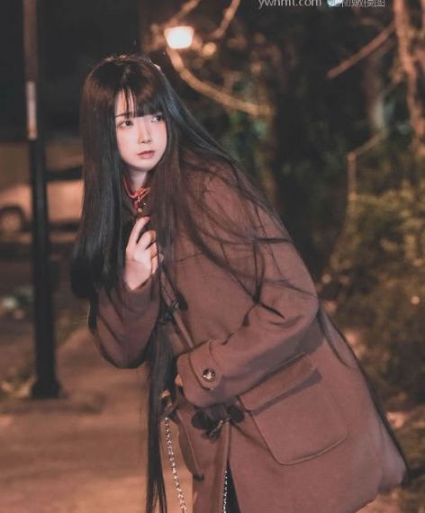 妲己把裤子脱了打开腿让人