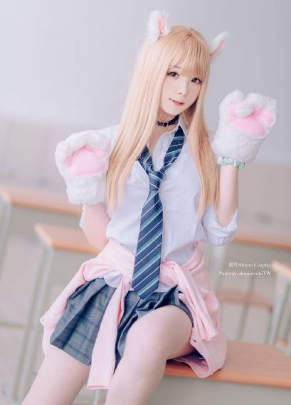 两个美女的胸互摸互揉接吻