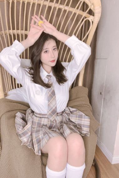 韩国年轻漂亮岳每4乱理电影
