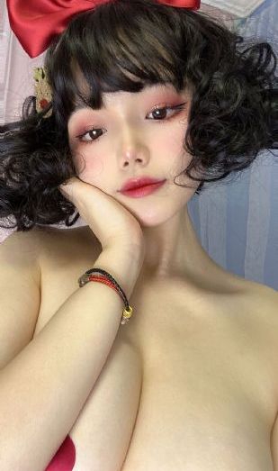 女大学生的沙龙室在线